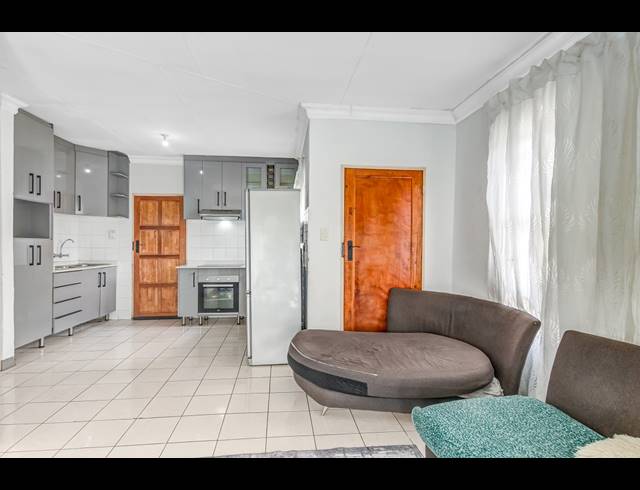 3 BEDROOM FREEHOLD FOR SALE IN COSMO CITY